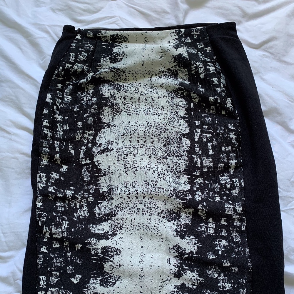 Magaschoni Alligator Jacquard Pencil Skirt